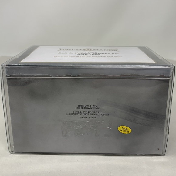 3-piece Haunted Manor Ceramic King & Queen Skull Salt & Pepper Shakers new - Picture 12 of 16